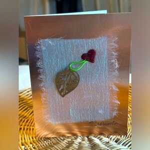 ❤️🍃Hand painted heart with leaf charm greetings card.